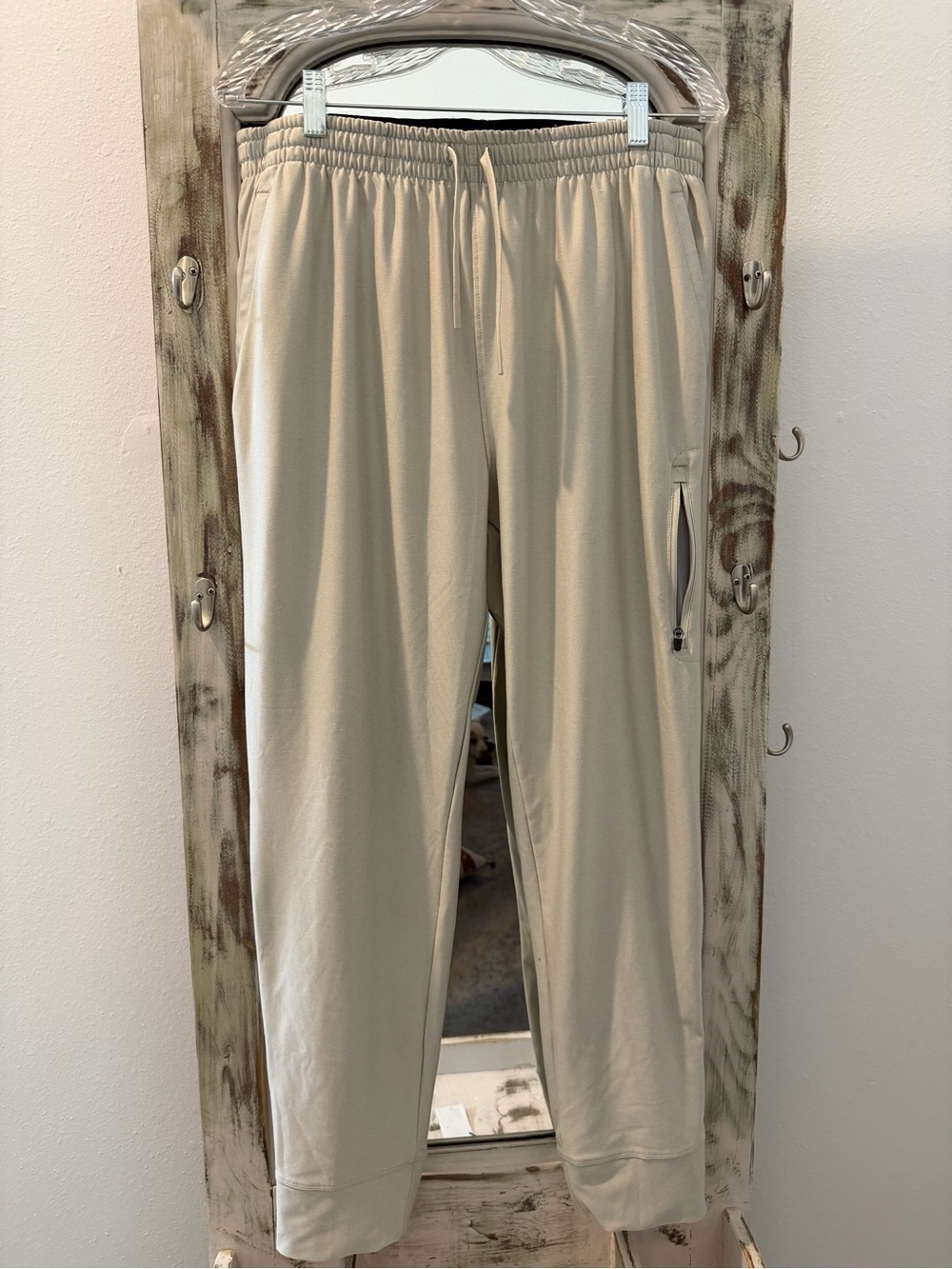 Old Navy Men's Light Beige Jogger Sweatpants with Zipper Pocket